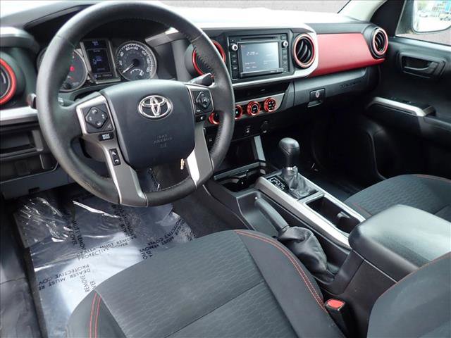 Used 2016 Toyota Tacoma SR5 w/ SR5 Appearance Package (SN) image 9