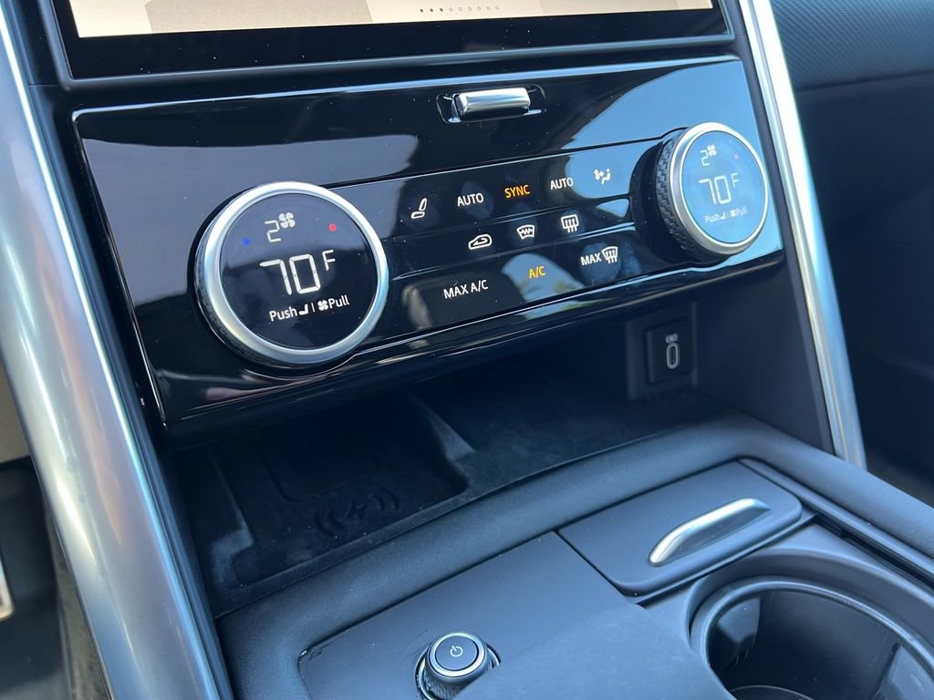 New 2026 Land Rover Discovery Limited Edition AWD/4WD image 18