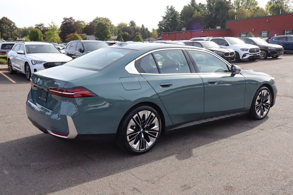 Used 2025 BMW 540i xDrive w/ Premium Package image 5