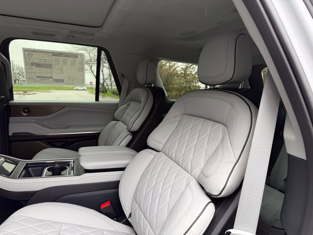 New 2026 Lincoln Navigator Black Label AWD/4WD image 17