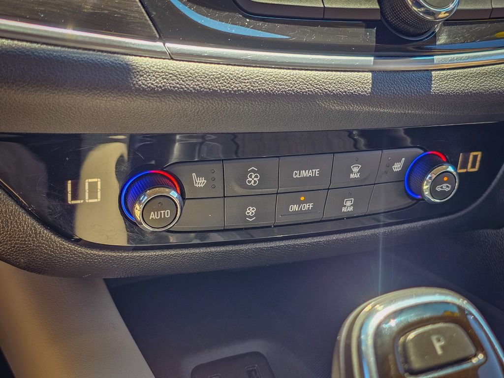 Used 2019 Buick Enclave Essence AWD/4WD image 25
