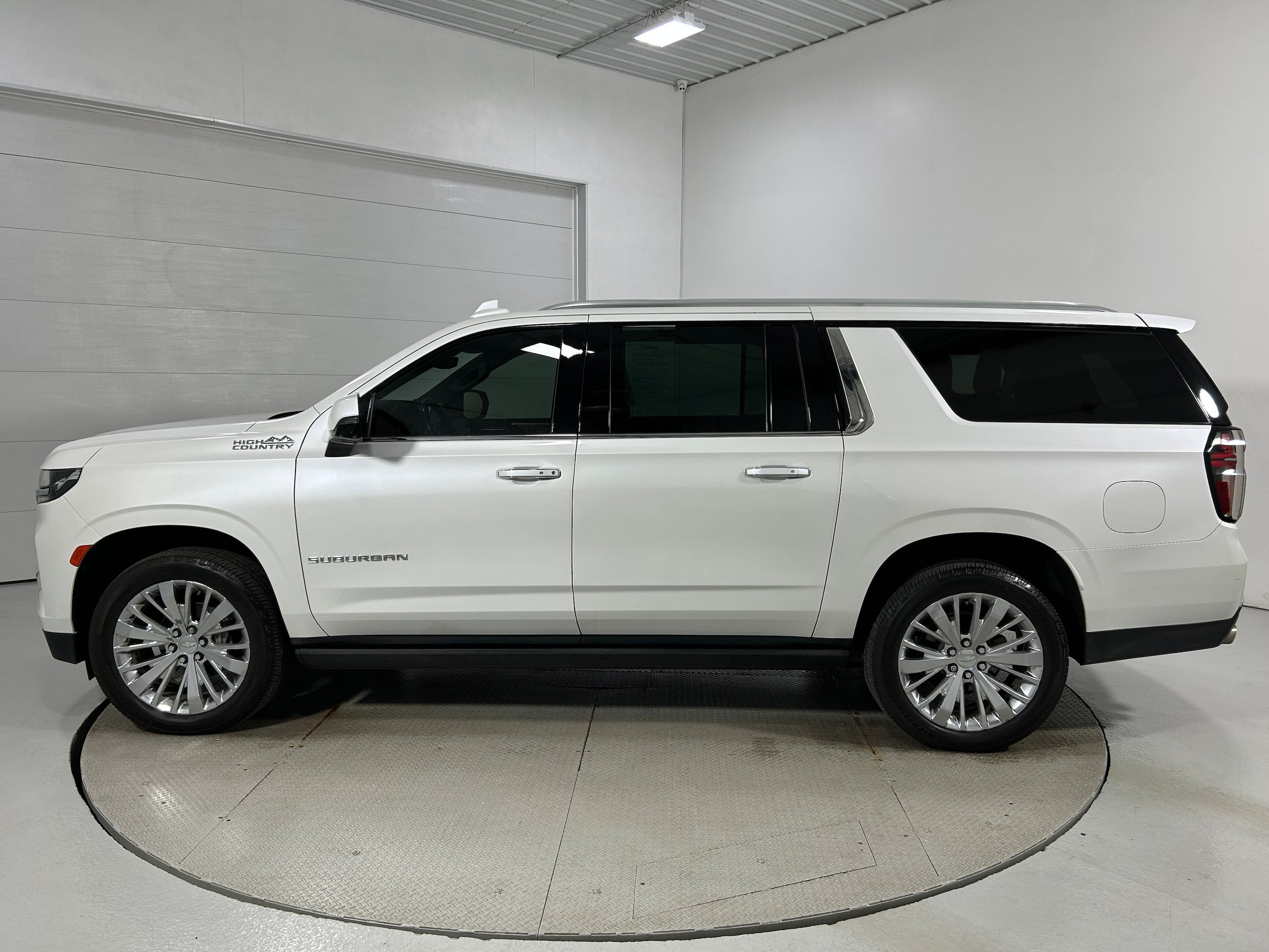 Used 2021 Chevrolet Suburban High Country w/ Premium Package AWD/4WD image 22