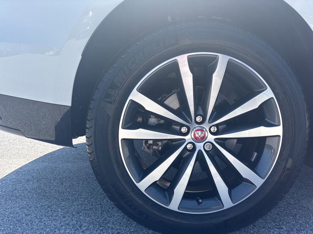 Used 2022 Jaguar F-PACE S image 3