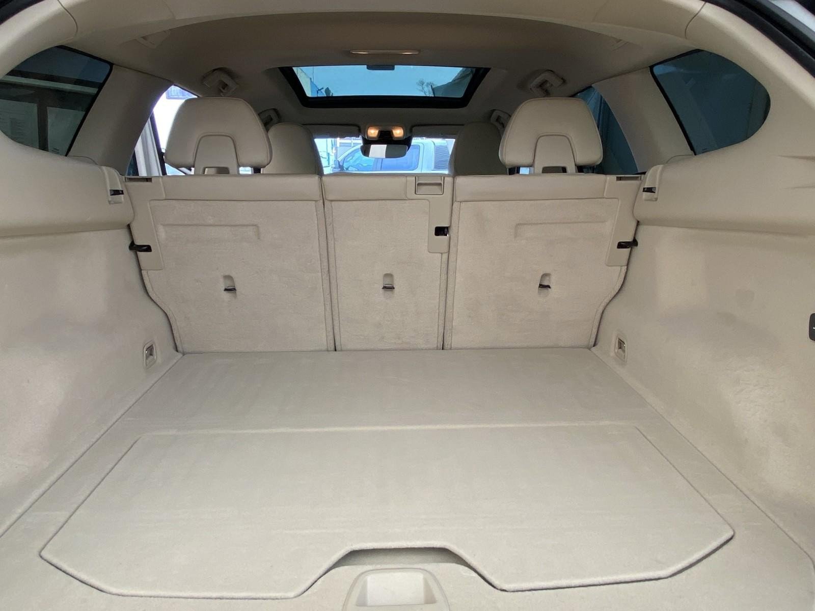 Used 2016 Volvo XC60 T5 Platinum w/ Climate Package image 16