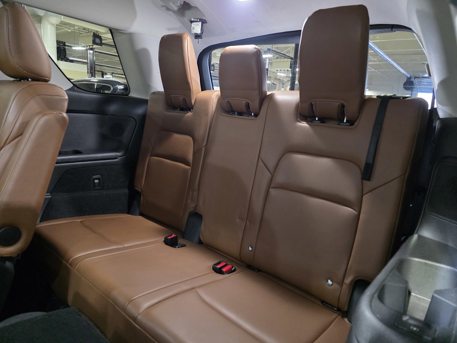 Used 2023 Nissan Pathfinder Platinum image 11