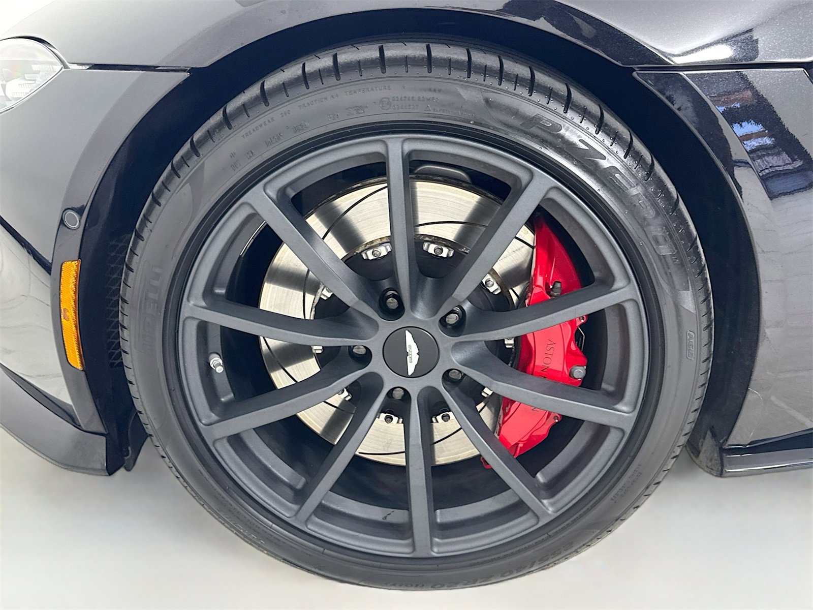 Used 2022 Aston Martin V8 Vantage Roadster image 9