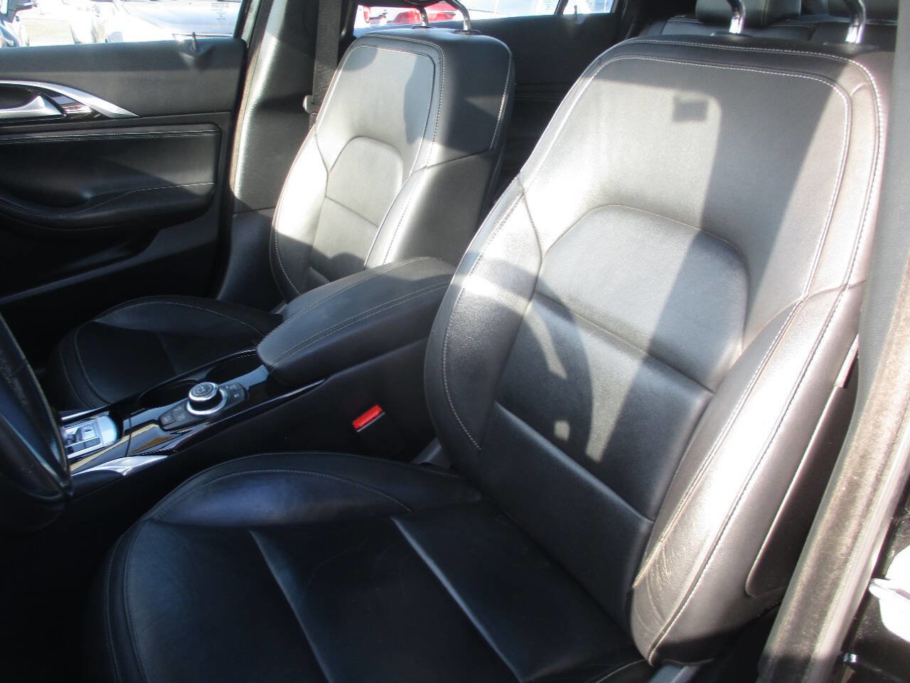 Used 2018 INFINITI QX30 AWD image 15