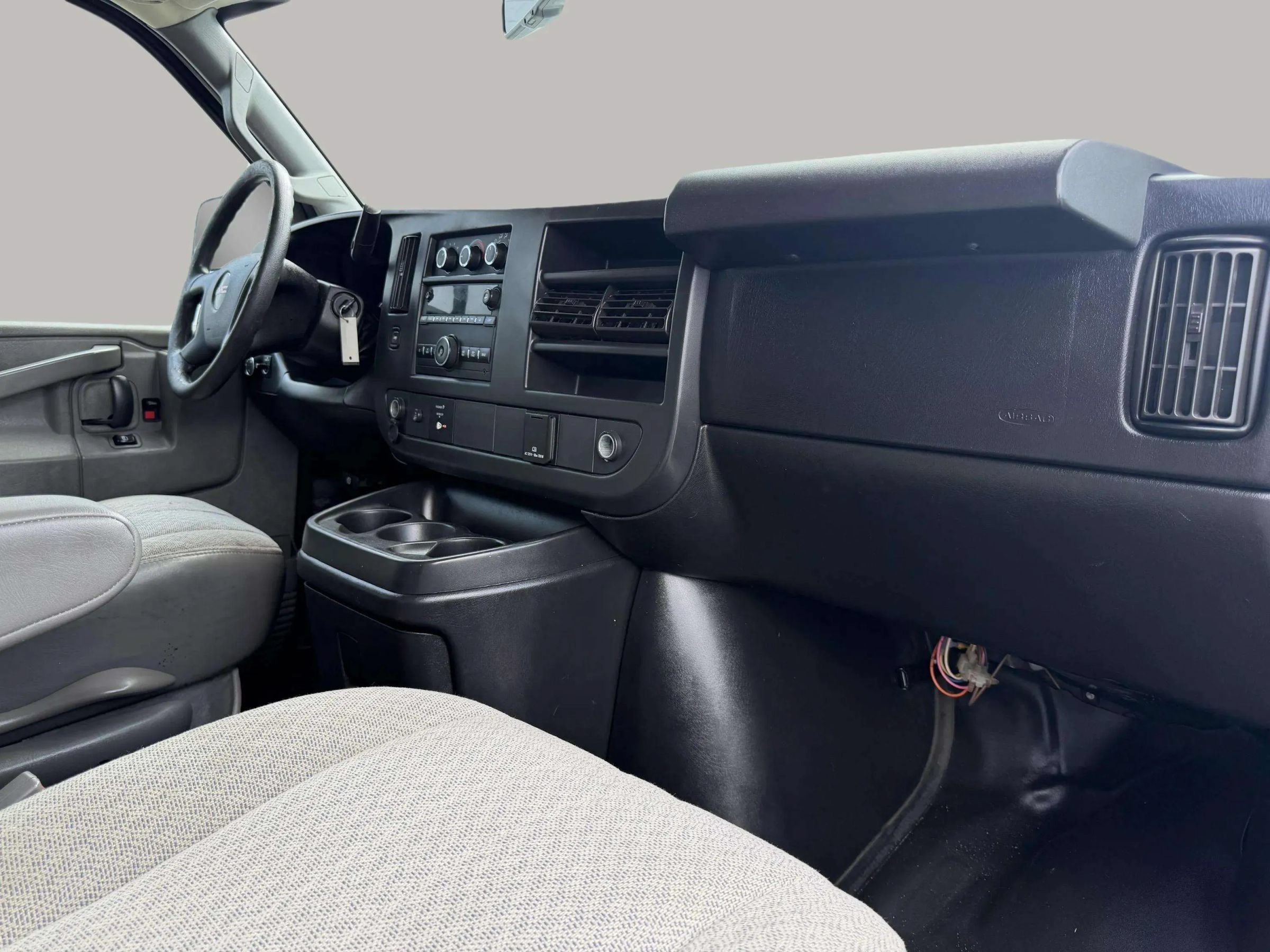 Used 2017 GMC Savana 2500 RWD image 18