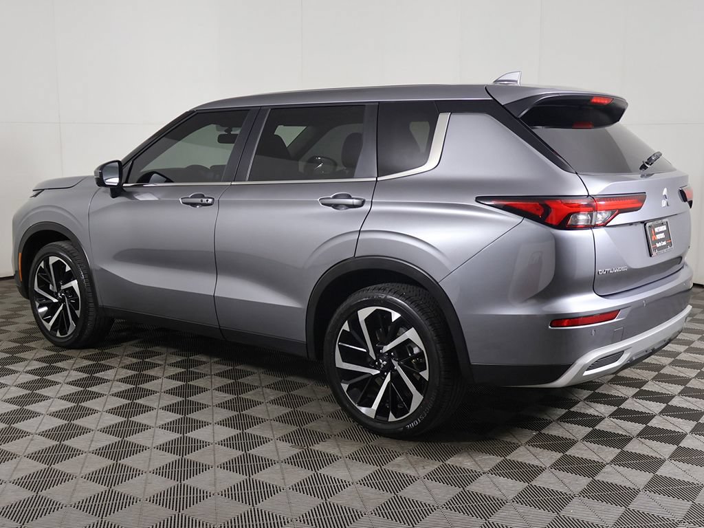 Used 2024 Mitsubishi Outlander SE AWD/4WD image 14