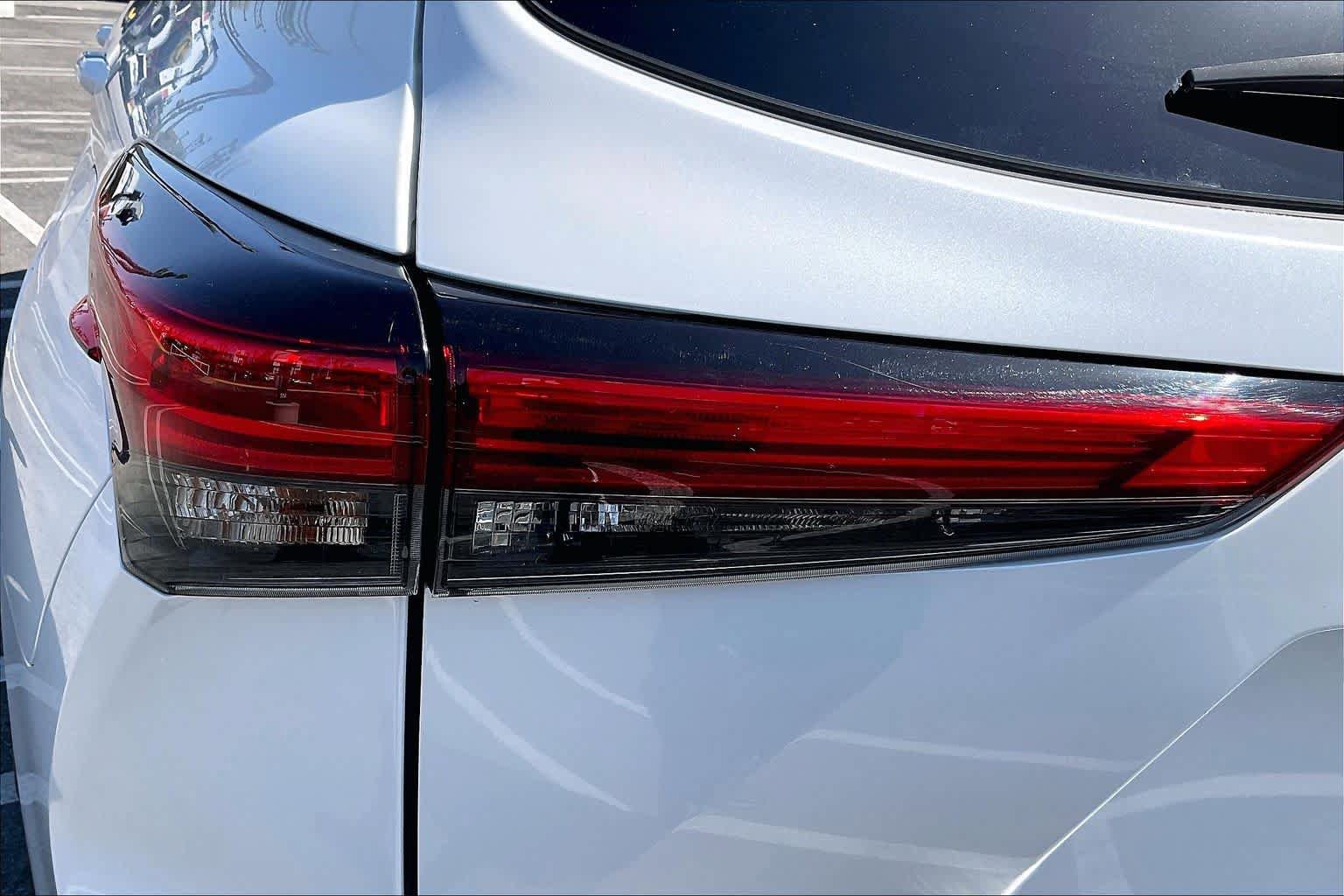 Used 2022 Toyota Highlander XLE FWD image 28