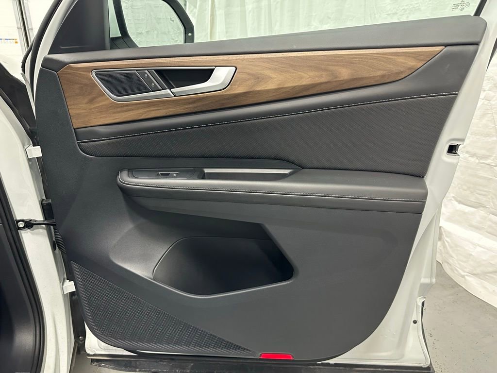 Used 2025 Volkswagen Atlas SE image 57