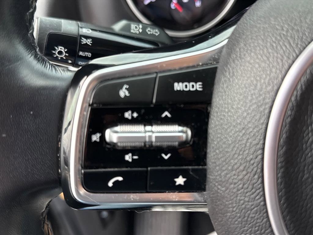 Used 2023 Kia Carnival LX image 17