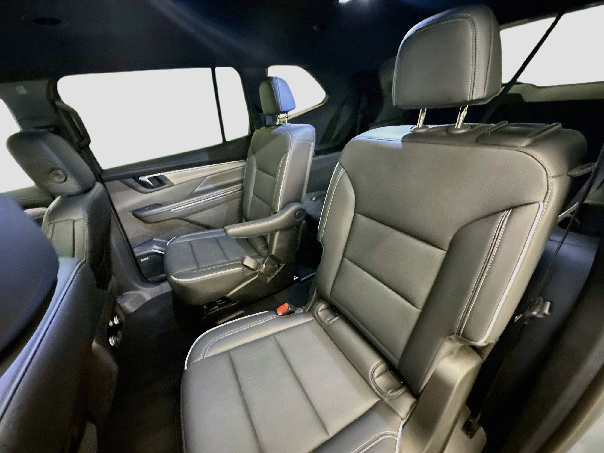 Used 2025 Buick Enclave Preferred AWD/4WD image 29