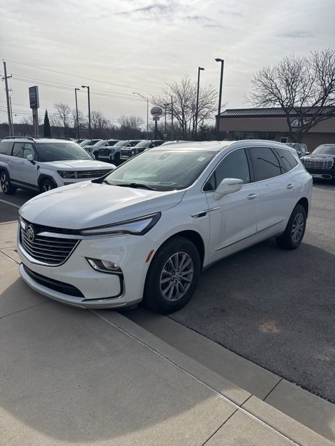 Used 2024 Buick Enclave Premium image 2