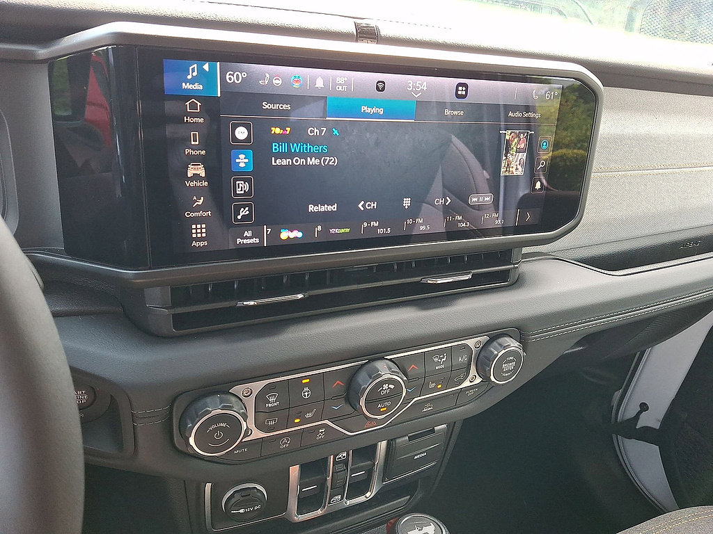 Used 2025 Jeep Wrangler Unlimited Sahara AWD/4WD image 16