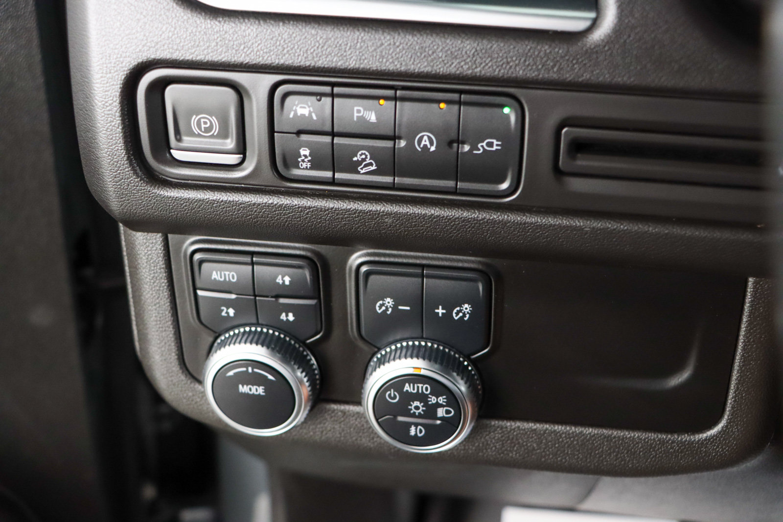 Used 2022 GMC Yukon AT4 AWD/4WD image 23