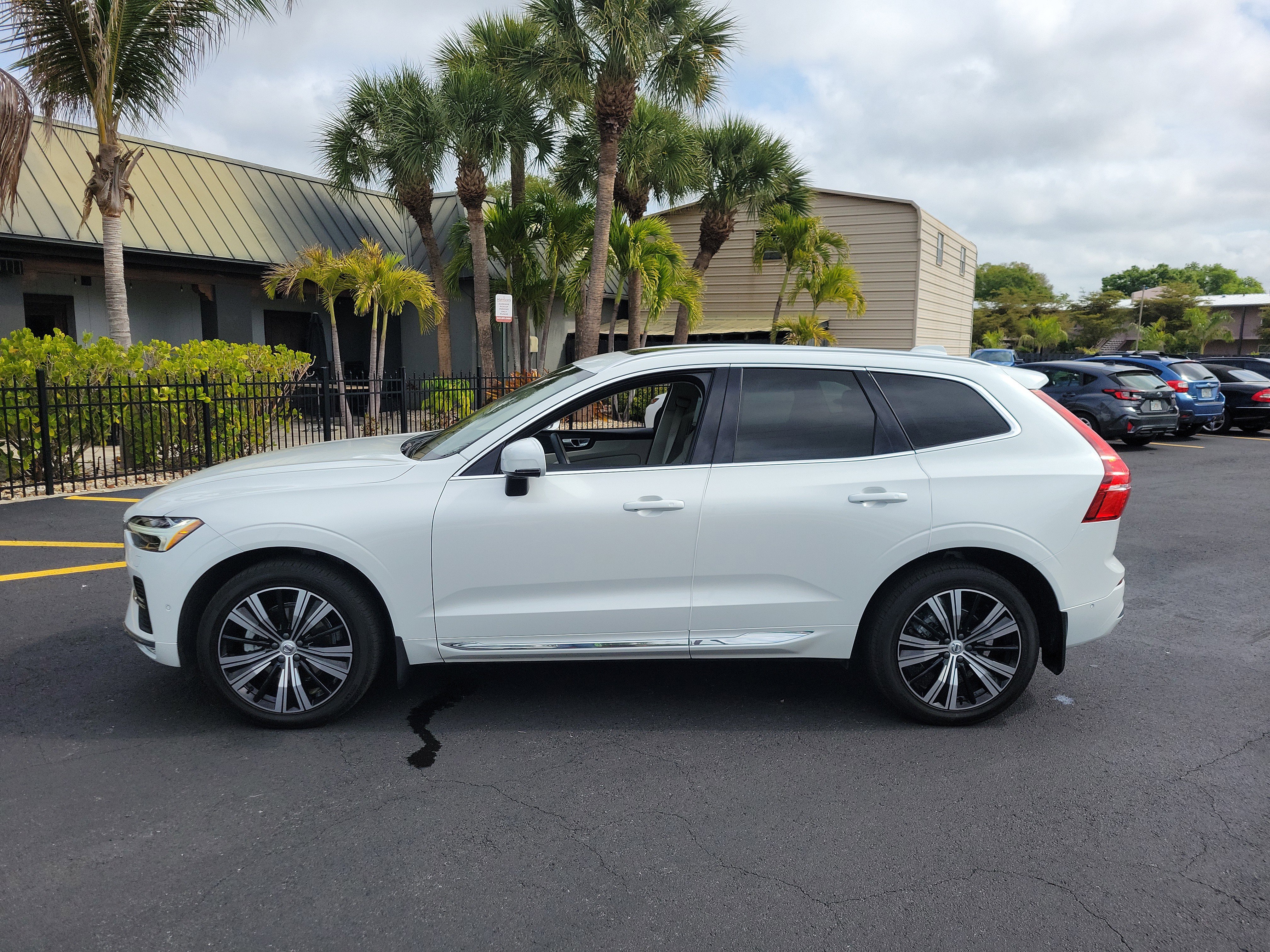 Used 2023 Volvo XC60 B5 Plus w/ Climate Package image 9