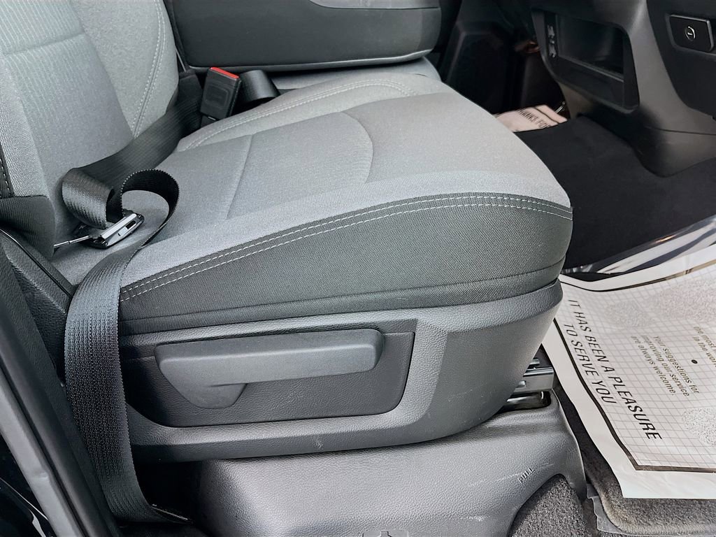 Used 2024 RAM 2500 Big Horn w/ Bed Utility Group image 32