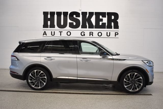 Used 2020 Lincoln Aviator Reserve w/ Equipment Group 202A AWD/4WD image 2