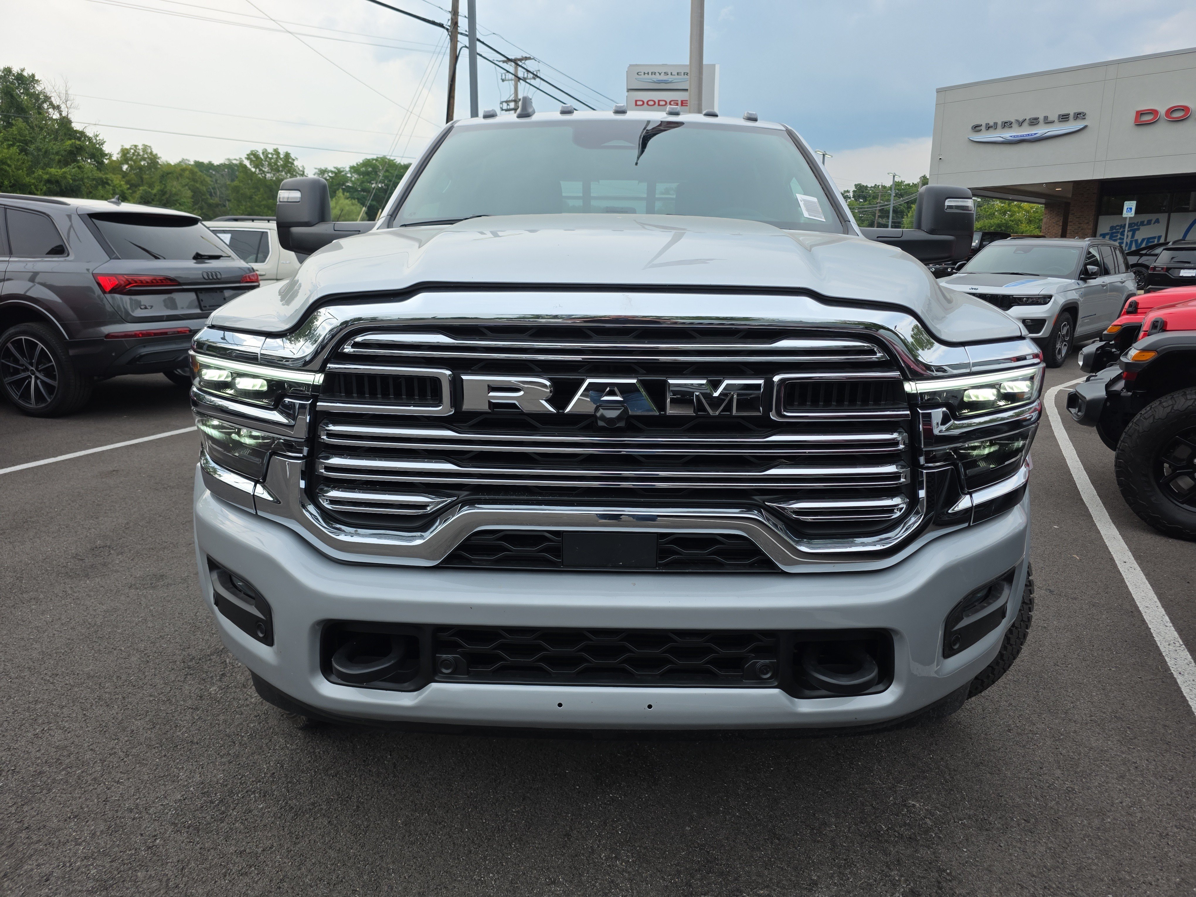 New 2026 RAM 5500 4x4 Crew Cab w/ Laramie Trim Package image 22