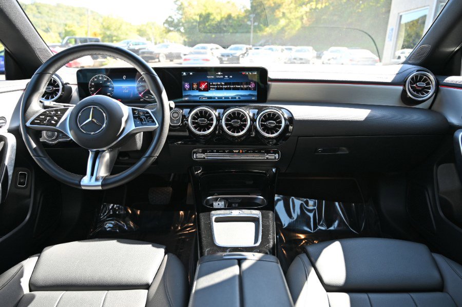 Used 2025 Mercedes-Benz CLA 250 4MATIC image 2