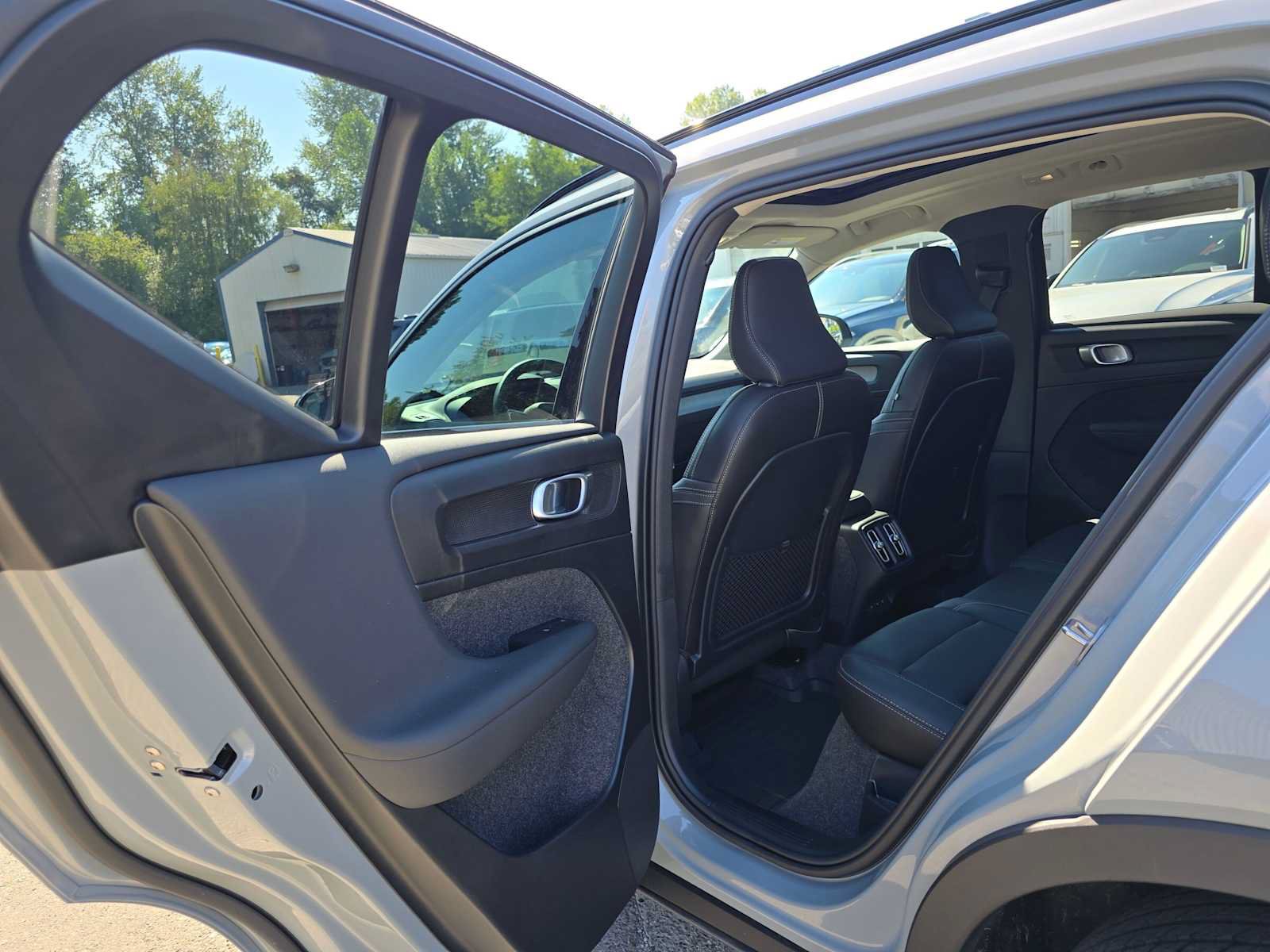 Used 2026 Volvo XC40 B5 Plus w/ Protection Package Premier AWD/4WD image 16