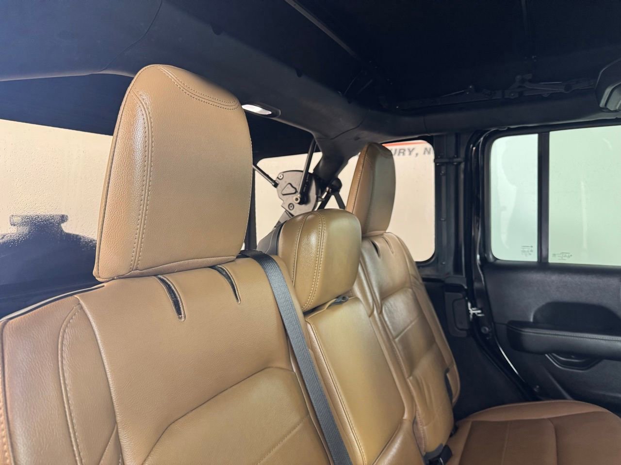 Used 2020 Jeep Wrangler Unlimited Sahara image 26