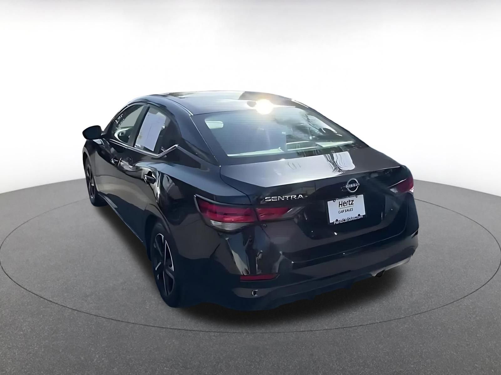 Used 2025 Nissan Sentra SV FWD image 11