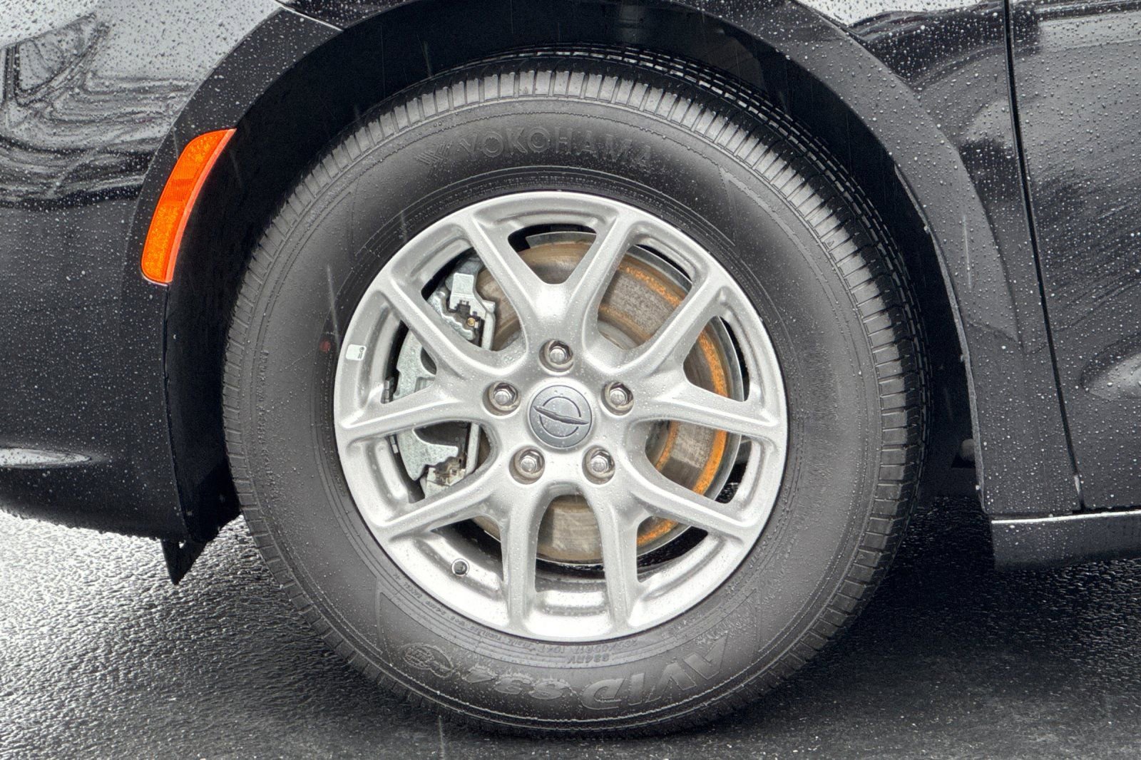 Used 2025 Chrysler Pacifica Select image 32