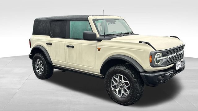 Used 2025 Ford Bronco Badlands image 32