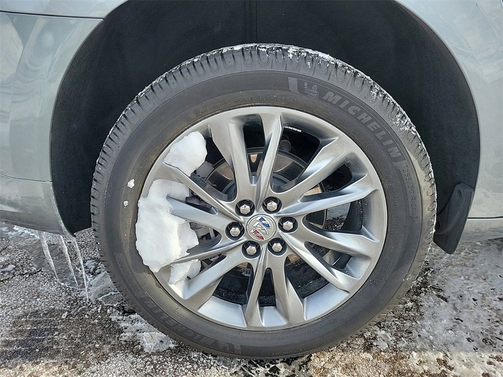 Used 2024 Buick Enclave Avenir w/ Avenir Technology Package image 6