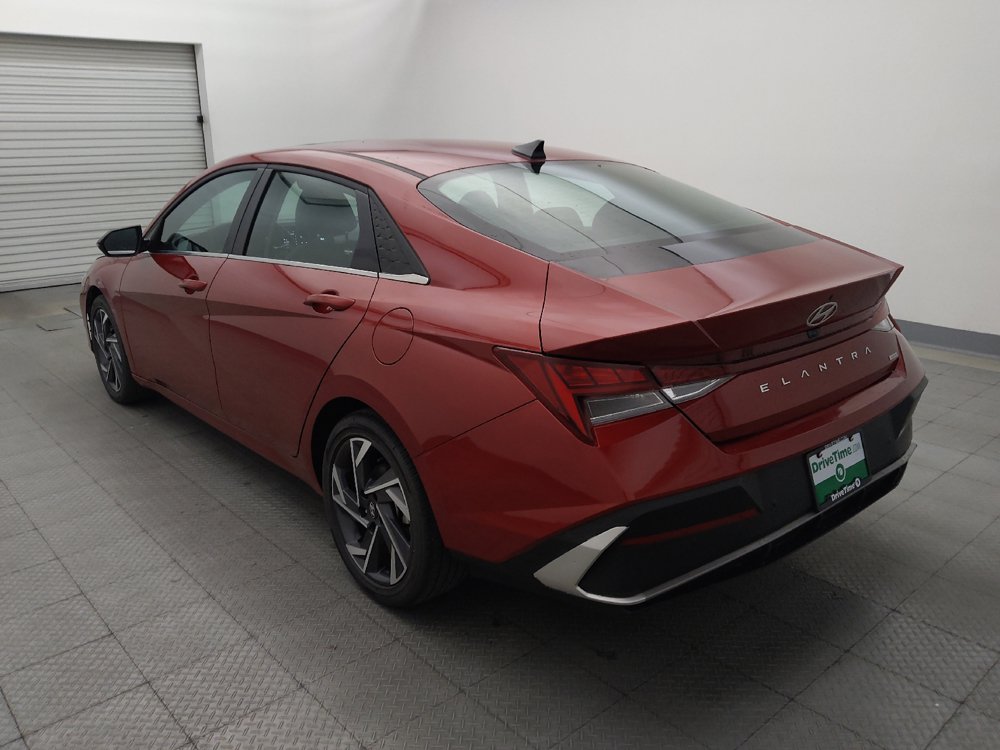 Used 2025 Hyundai Elantra Limited FWD image 5