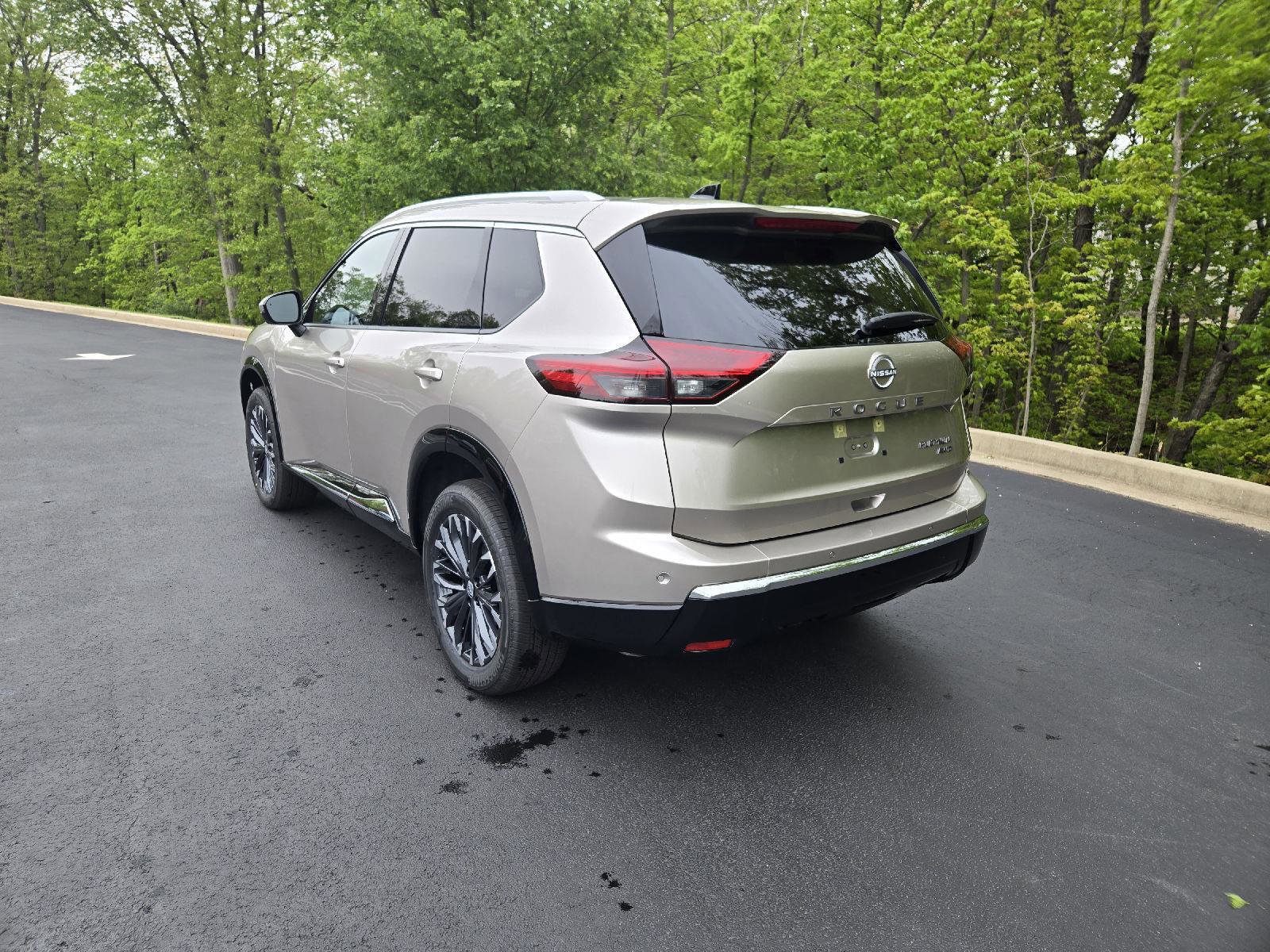 New 2026 Nissan Rogue Platinum AWD/4WD image 6