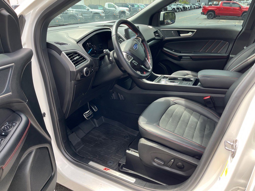Used 2024 Ford Edge ST-Line w/ Cold Weather Package image 9