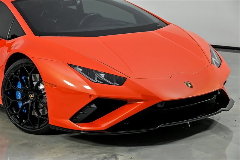 Used 2021 Lamborghini Huracan EVO RWD image 2