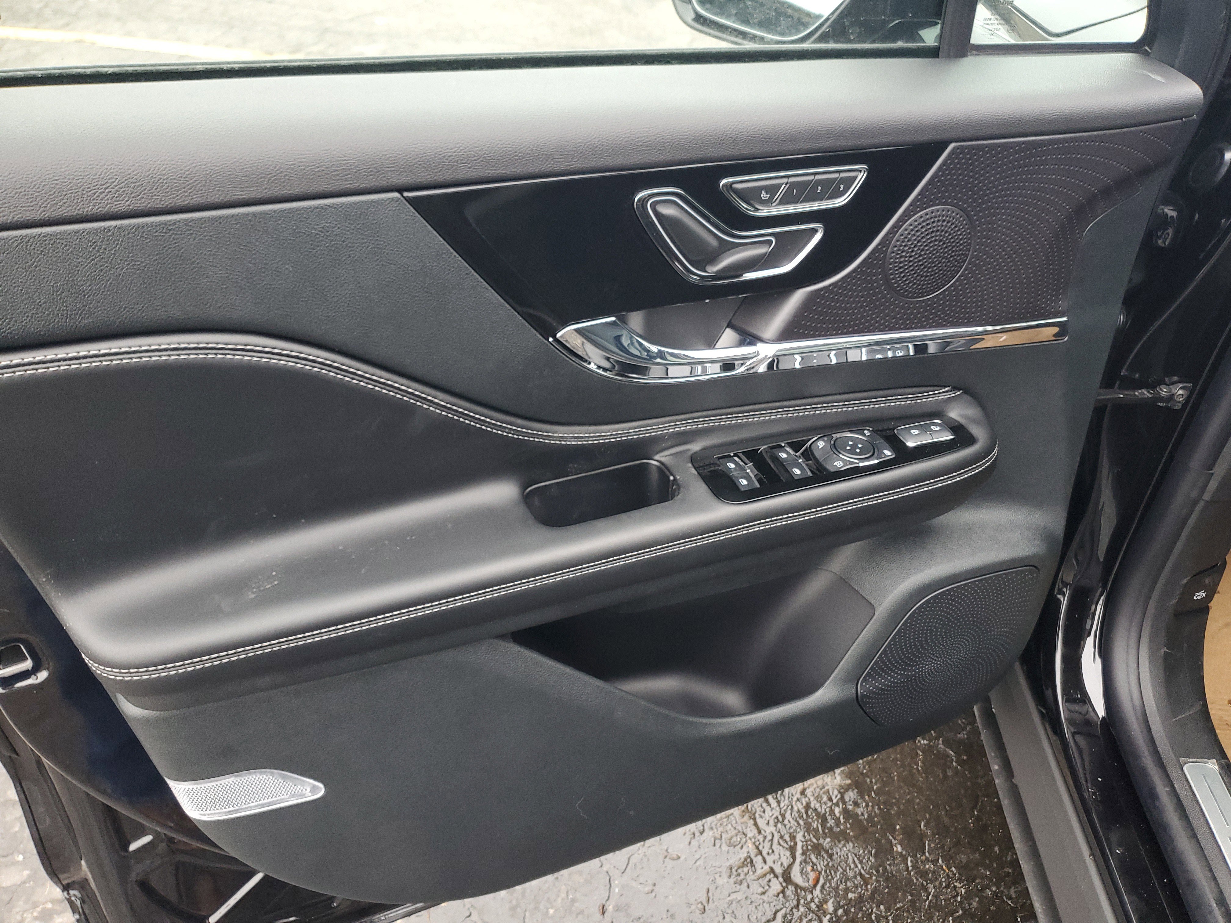 New 2026 Lincoln Corsair Premiere image 8