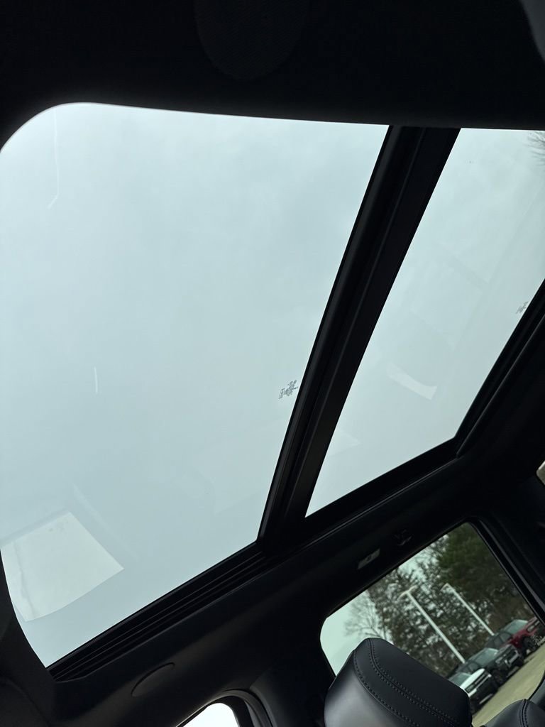 Used 2025 Ford F450 Platinum w/ FX4 Off-Road Package image 25