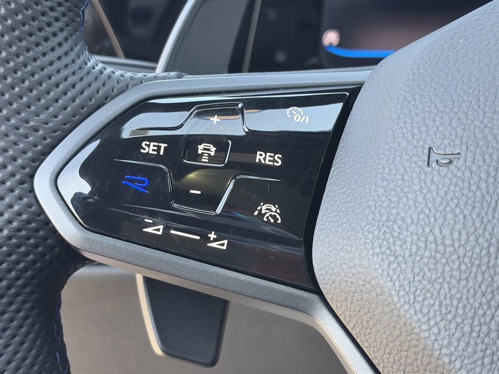 Used 2022 Volkswagen Golf R image 30