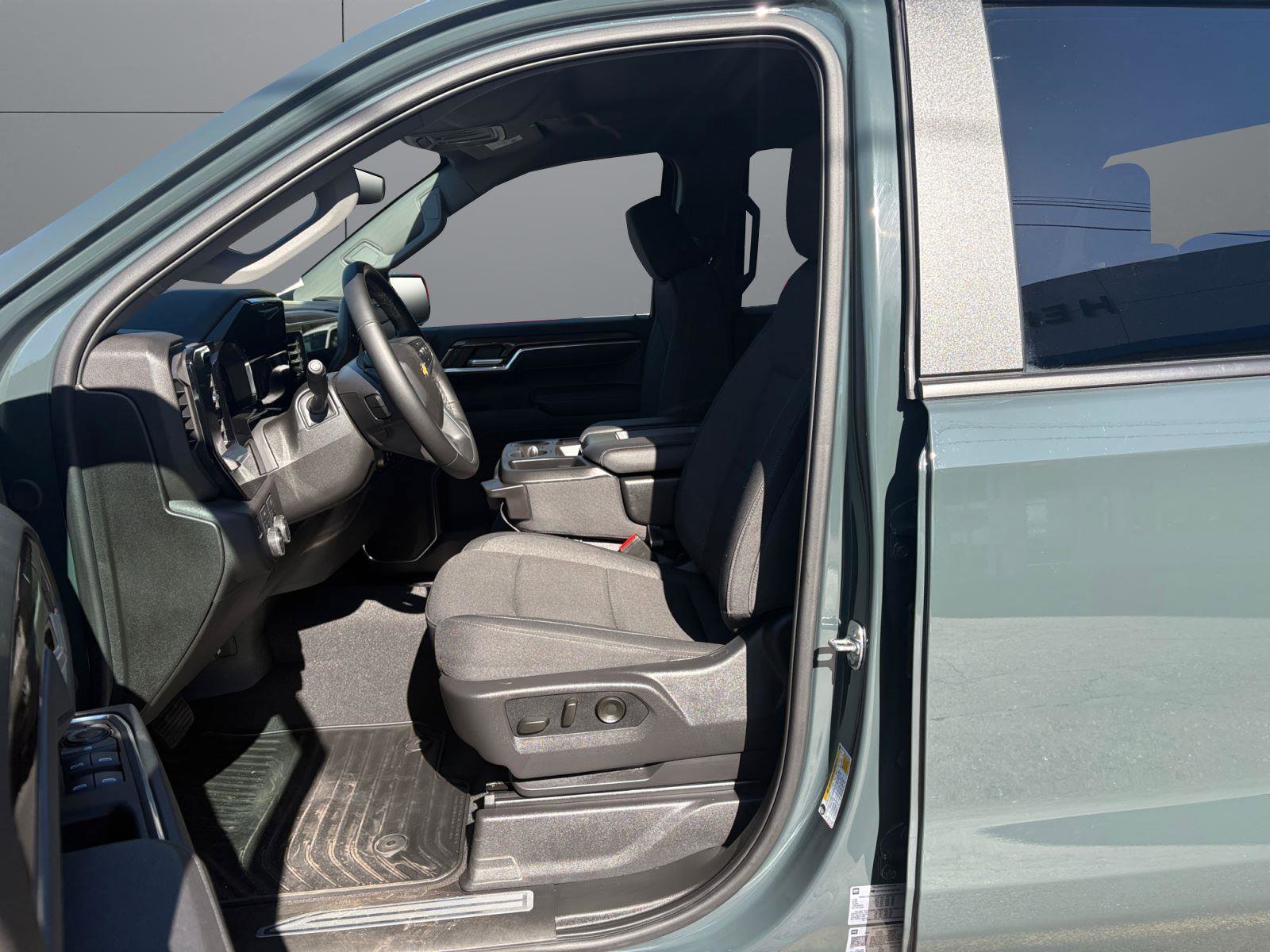 Used 2026 Chevrolet Silverado 1500 LT AWD/4WD image 10