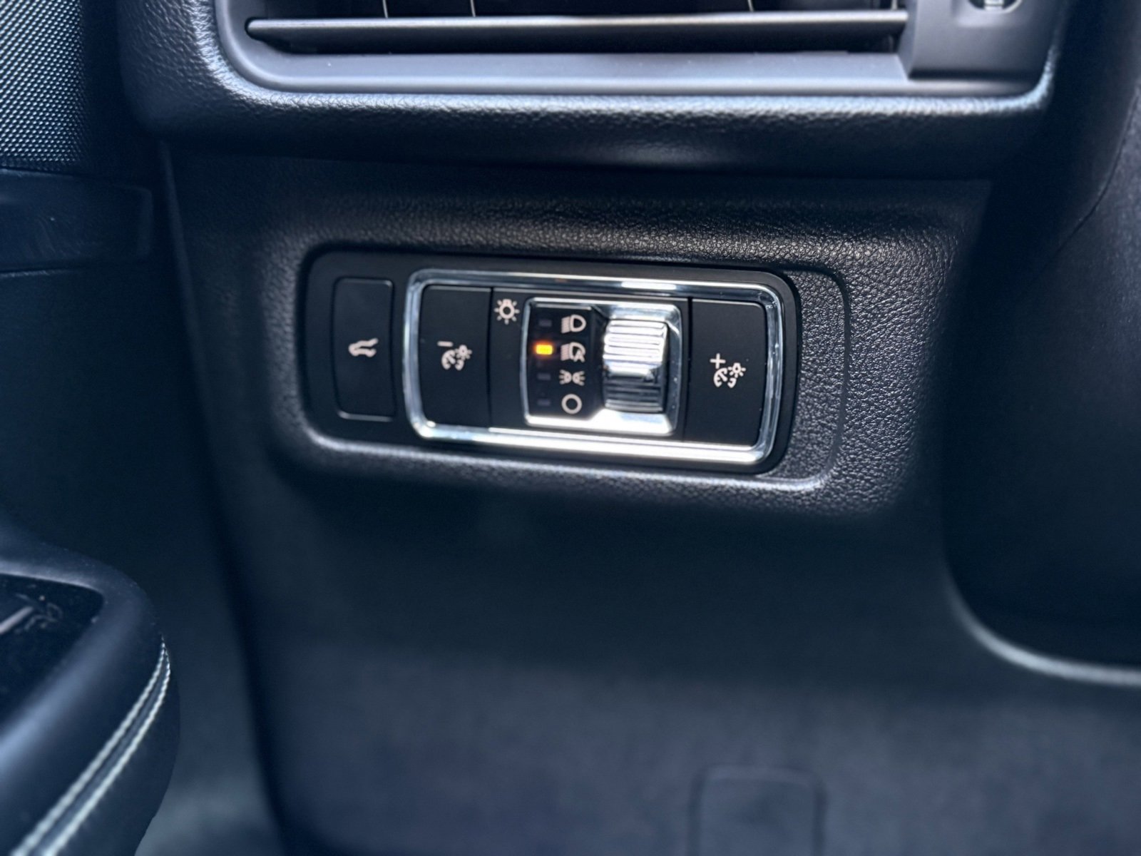 Used 2023 Lincoln Corsair Reserve w/ Equipment Group 202A image 18