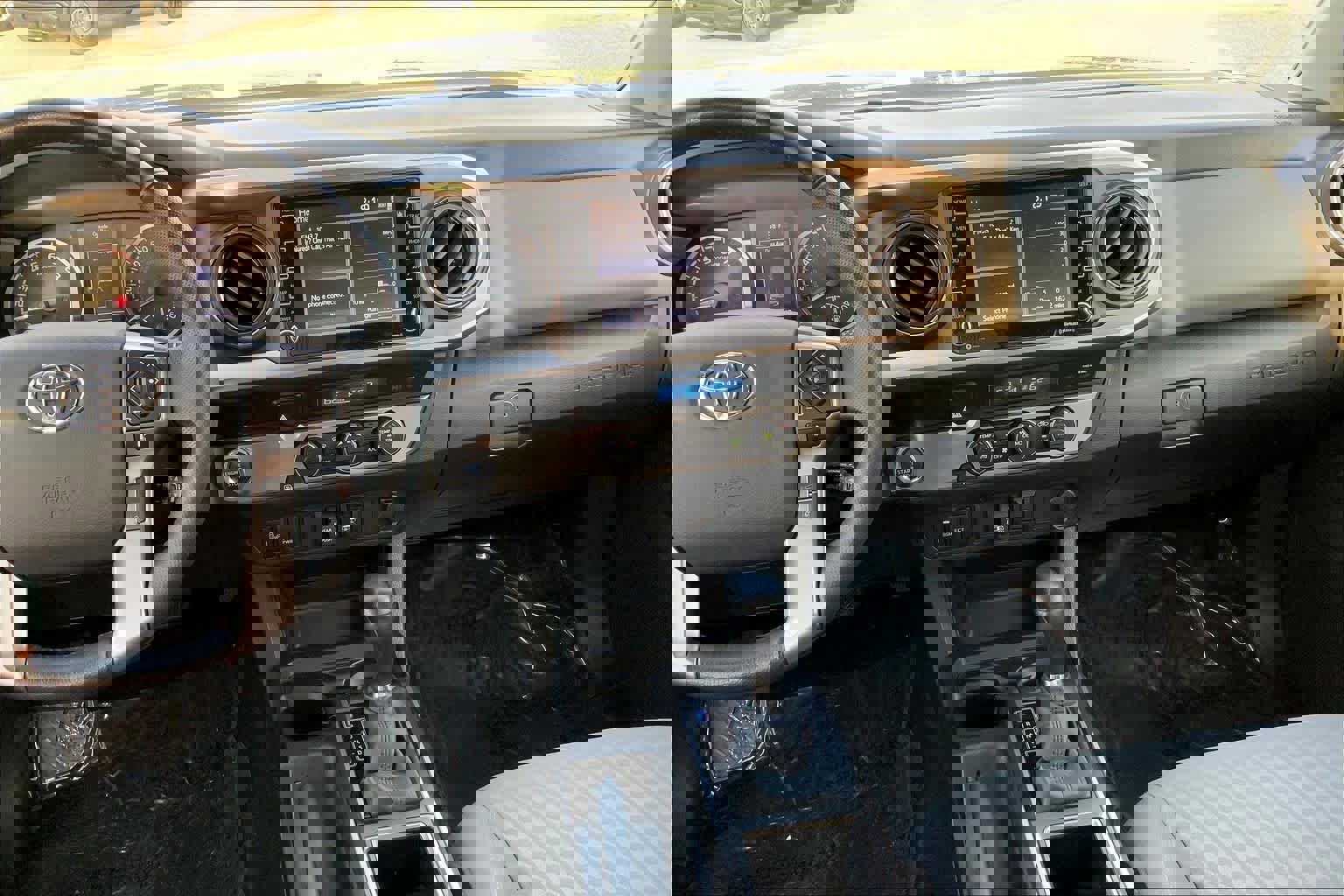 Used 2023 Toyota Tacoma SR5 w/ Technology Package image 7