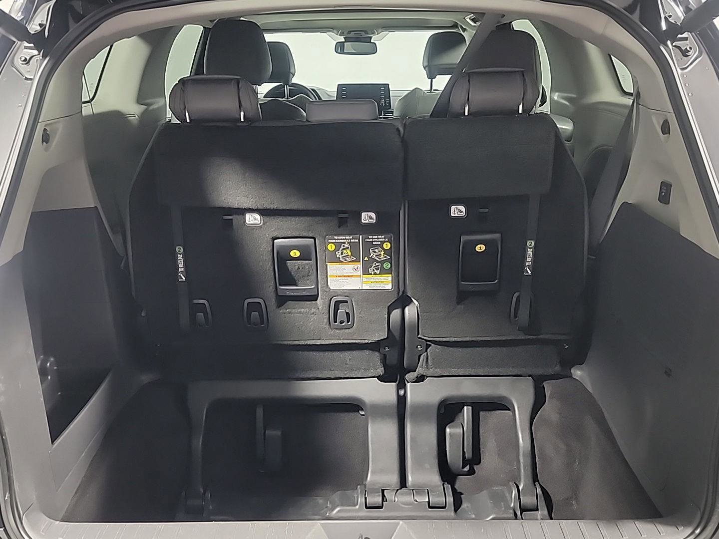 Used 2022 Toyota Sienna XLE w/ XLE Plus Package image 9