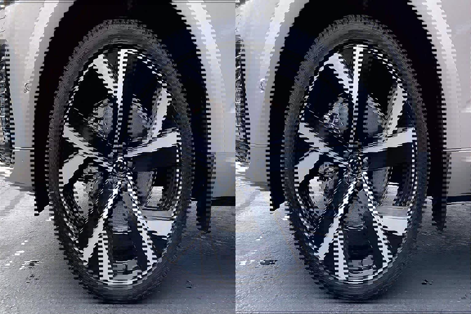 Used 2026 Volvo XC60 T8 Ultra w/ Protection Package Premier image 12