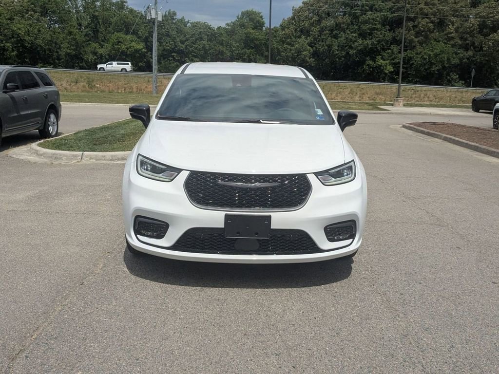 New 2026 Chrysler Pacifica Select FWD image 8