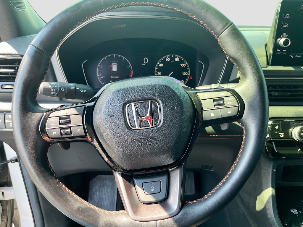 Used 2025 Honda Pilot TrailSport image 11