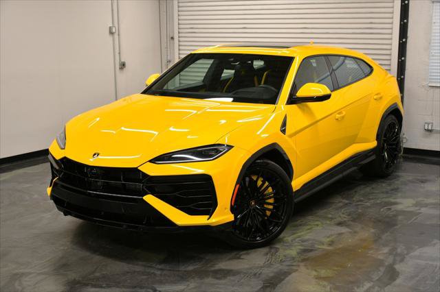 Used 2025 Lamborghini Urus SE AWD/4WD image 2