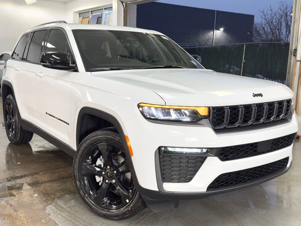 New 2026 Jeep Grand Cherokee Limited w/ Limited Altitude Package