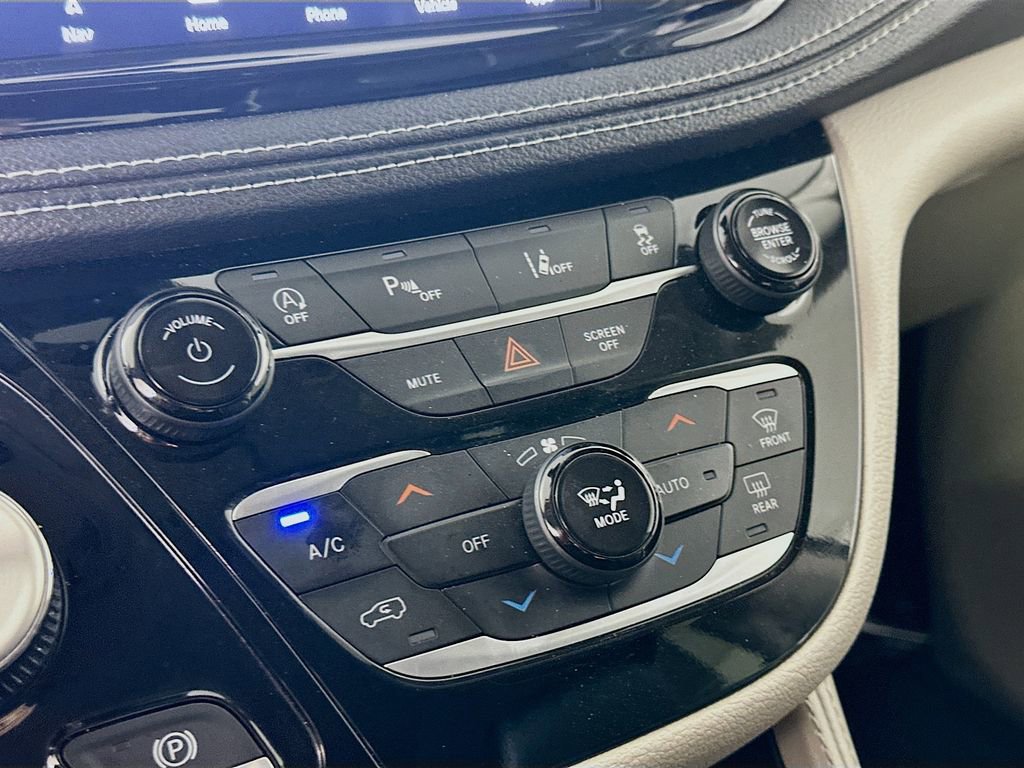 Used 2023 Chrysler Pacifica Limited image 29