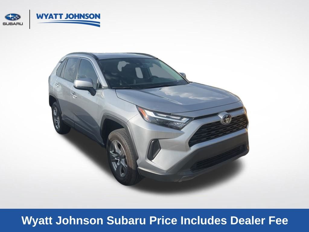 Used 2025 Toyota RAV4 XLE AWD/4WD image 3