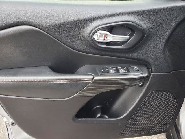 Used 2016 Jeep Cherokee 75th Anniversary FWD image 19